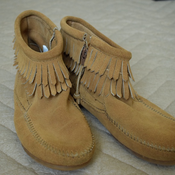 Minnetonka mocasin/ ankle booties - Picture 1 of 8